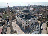 Depremde hasar gören cami minaresi tehlike oluşturuyor