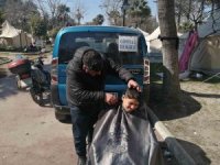 Berberden örnek davranış: İstanbul’daki dükkanını kapatıp hizmet için deprem bölgesine geldi