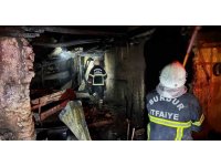 Burdur’da çıkan yangında ev, samanlık ve ahır kullanılamaz hale geldi