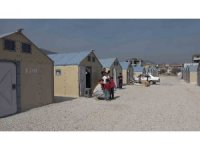 Depremzedeler için gönderilen İsveç yapımı çadırlar evleri aratmıyor