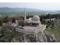 Hz Malik Bin Ejder türbesi dimdik ayakta