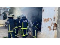 Evsizlerin kaldığı metruk binada yangın
