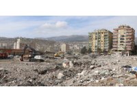 Günlerdir enkazda Kabe örtüsünü arıyorlar