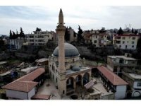 Depremden önce turist akınına uğruyordu, şimdilerde yanından korkarak geçiliyor