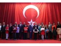 İstiklal Marşı’nı güzel okuma yarışması izleyenleri duygulandırdı