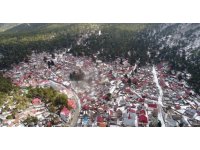 Ağır hasarlı cami minaresi kontrollü olarak yıkıldı
