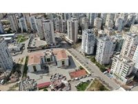 Okulun yanı başındaki ağır hasarlı bina öğrencileri tedirgin ediyor