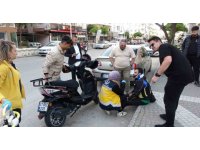 Scooter ile motosiklet çarpıştı: Motosikletteki 2 kişi yaralandı