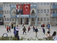 Öğrencilerin ilk ders konusu deprem oldu