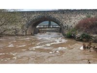 Kurumaya yüz tutan Sabun Çayı yağışlarla coştu