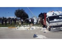 Okul servisi ile kamyon çarpıştı: 5 yaralı