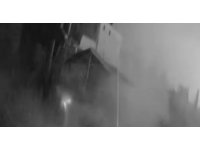 Depremde çiftliğin ambar kısmındaki traktörlerin, evin yıkılmasını önlediği görüntüler ortaya çıktı