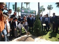 Depremde hayatını kaybeden her vatandaşın anısına bir fidan