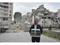 Depremde öldü diye düşündükleri balıkları 44 gün sonra canlı bulundu