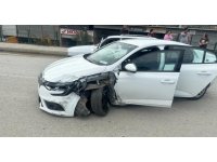 Gazipaşa’da iki otomobil çarpıştı: 2 yaralı