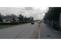 Antalya’da otomobilin kadına çarptığı anlar güvenlik kamerasına yansıdı