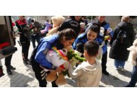 Burdur polisi yurtta kalan depremzede çocuklara oyuncak dağıttı