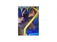 Mersin’de minibüste iki kadının kavgası kameraya yansıdı