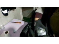 Otobüsteki yolcunun sırt çantasından uyuşturucu çıktı