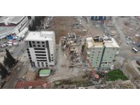 Kahramanmaraş’ta 8 katlı binanın kontrollü yıkımı kamerada