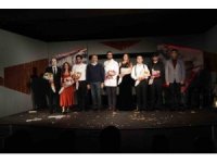 Tarsus Şehir Tiyatrosu, en iyi çıkış yapan tiyatro ödülünü aldı