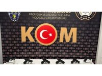 Polisin durdurduğu araçtan uyuşturucu madde ve ruhsatsız silahlar çıktı