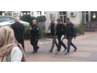 İşlem yaptırmak için gittikleri hükümet konağında yakayı ele verdiler