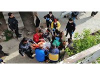 Yangında yaşlı kadını itfaiye ekibi kurtardı