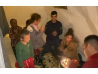 Sahil Güvenlik ekiplerinden depremzede çocuklara doğum günü sürprizi