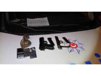 Şüphe üzerine durdurulan araçtan ruhsatsız silahlar, uyuşturucular ve hassas terazi çıktı