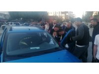 İki otomobil çarpıştı, araçta sıkışan sürücü itfaiye ekiplerince kurtarıldı