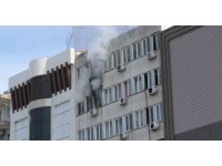 Antalya’da 7 katlı apartmanda çıkan yangın korkuttu