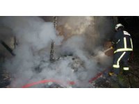 Anne kızın yaşadığı ev, çıkan yangında küle döndü