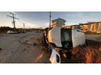 Hafif ticari araçlar çarpıştı: 1 yaralı