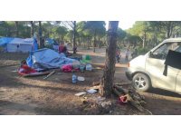 Antalya’da 2 yaşındaki çocuğun çalıştırdığı araç çadıra girdi