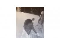 Antalya’da sigara hırsızlığı güvenlik kamerasında