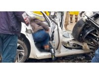 Adana’da otomobilin üzerine kaya parçası düştü: 4 ölü