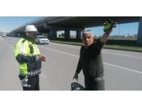 Otomobil sürücüsünün çarpıp kaçtığı motosiklet sürücüsü yaralandı