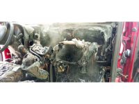 Isparta’da yanan otomobil kullanılamaz hale geldi