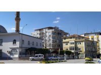 Hasarlı caminin minaresi böyle yıkıldı
