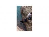 Falezlerden atlayan genç kadını imece usulü kurtardılar