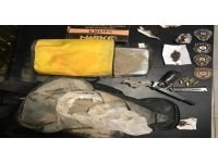 Namluya sürülü silah elindeyken kovalamacada yakalandı, sokağa attığı çantadan 5,5 kilo eroin çıktı