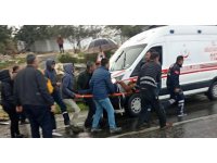 Beton mikseri devrildi, sürücü yaralandı