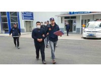 Göçmen kaçakçısı 3 şüpheli yakalandı: 23 kaçak göçmeni yolda görüp almışlar