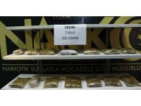 Otomobilin kapı boşluğunda 7 kilo 355 gram eroin ele geçirildi