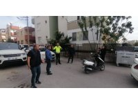 Maddi hasarlı kazanın ardından araç sürücüleri birbirlerine girdi