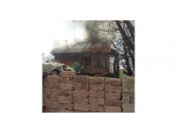 Antalya’da evdeki yangında dumandan zehirlenen şahıs hayatını kaybetti