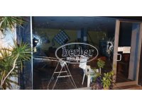 Berber dükkanına pompalı tüfekle ateş edip kaçtılar