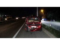 Yola dökülen kaygan madde, 6 aracın karıştığı zincirleme kazaya neden oldu