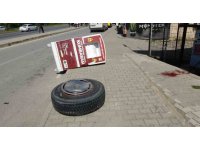 Tur otobüsünün kopan lastiği kaldırımdaki vatandaşı ağır yaraladı